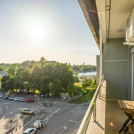 With Freeparking Apartment *